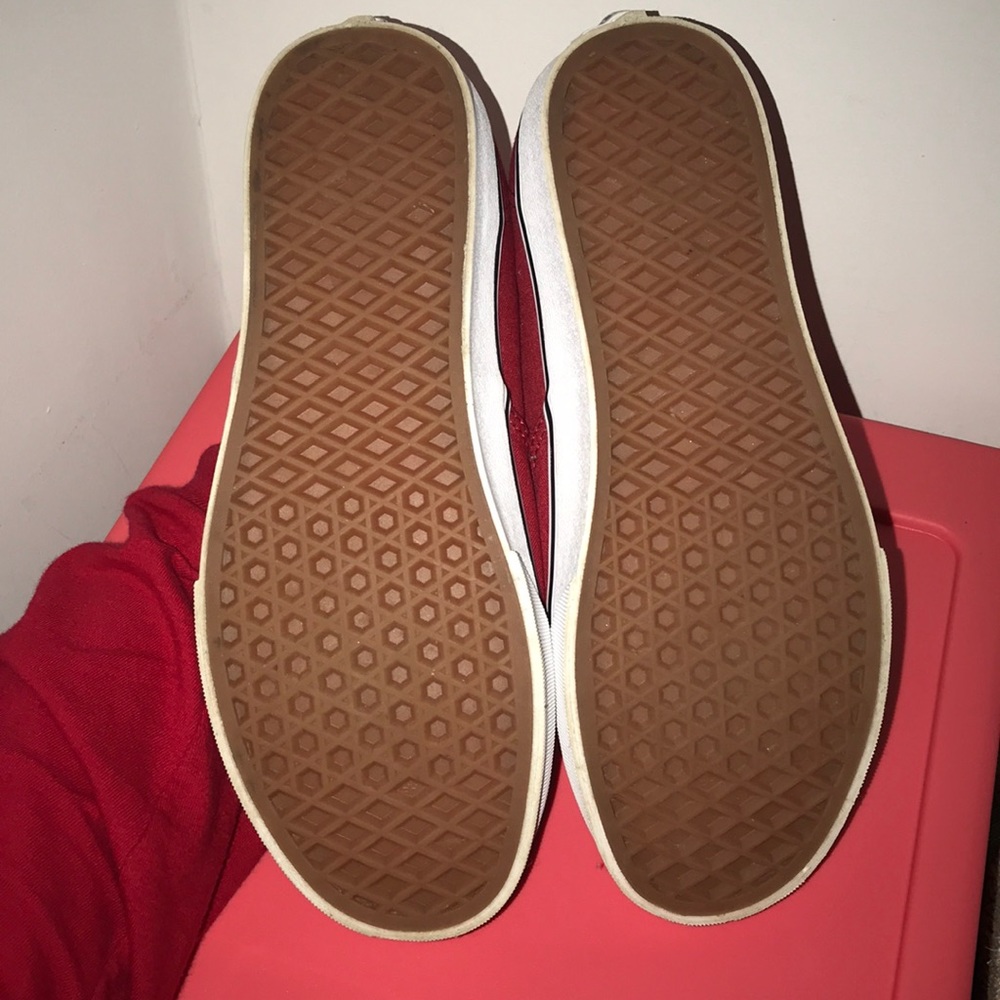 Red vans - Picture 2 of 3